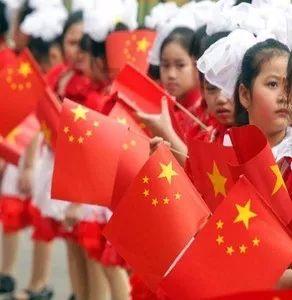 解锁更多有趣问题,尽在还记得矛盾的那篇白杨礼赞,普通但绝不平凡,像极了边疆的哨兵!